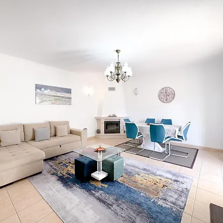 Spacious And Well-located House In Appartement