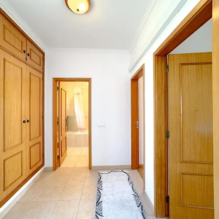 Spacious And Well-located House In Appartement *