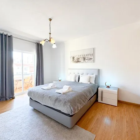 Apartament Spacious And Well-located House In Lagos