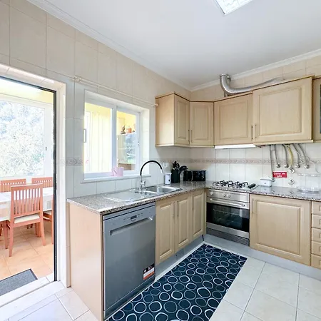 Spacious And Well-located House In Apartament