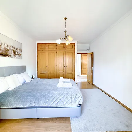 아파트 Spacious And Well-located House In 라고스