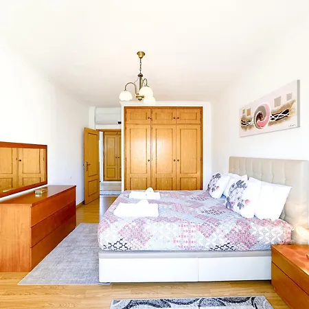 아파트 Spacious And Well-located House In *