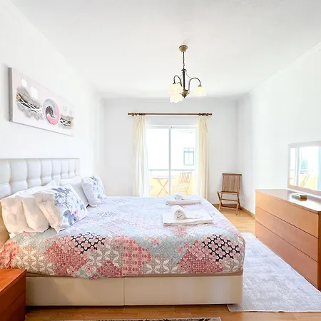 Spacious And Well-located House In 아파트 *